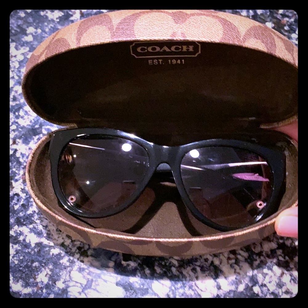 Coach “ Joelle” sunglasses 🕶